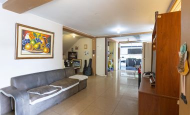 Cotocollao, Casa rentera en venta, 392 m2, 12 habitaciones, 9 baños, 2 parqueaderos