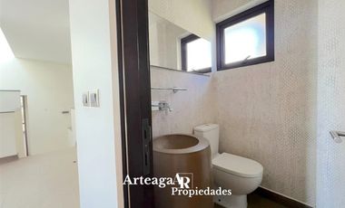 Casa en arriendo cond.Casas Hacienda, Chicureo Oriente,5 dor