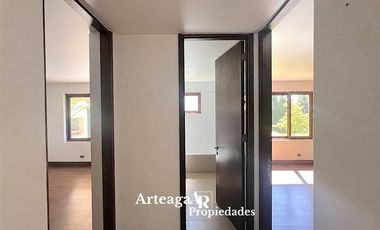 Casa en arriendo cond.Casas Hacienda, Chicureo Oriente,5 dor