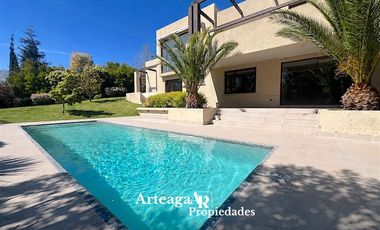 Casa en arriendo cond.Casas Hacienda, Chicureo Oriente,5 dor