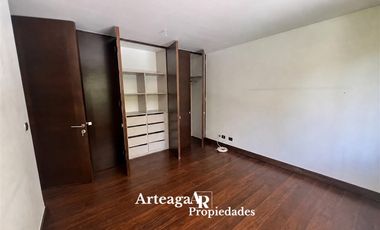 Casa en arriendo cond.Casas Hacienda, Chicureo Oriente,5 dor
