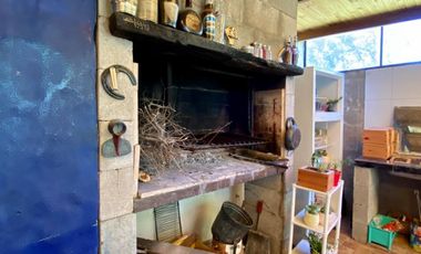 Propiedad ubicada a 700 metros de la Avenida Tomás Espora.