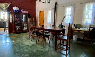 Propiedad ubicada a 700 metros de la Avenida Tomás Espora.