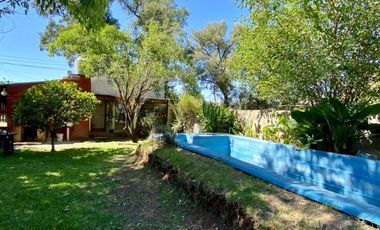 Propiedad ubicada a 700 metros de la Avenida Tomás Espora.