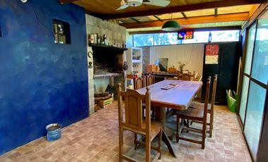 Propiedad ubicada a 700 metros de la Avenida Tomás Espora.