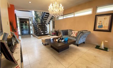 Venta de Casa en Altos de Panama (TPJ)