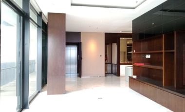 For Rent 3BR Apartment with Wide Balcony and City View at Senopati Suites