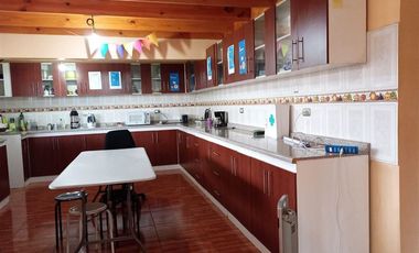 Casa en Venta Graneros 6 D + 3 B en Excelente Barrio