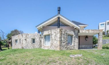 En Cariló | Confortable casa La marina