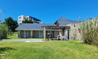 En Cariló | Confortable casa La marina