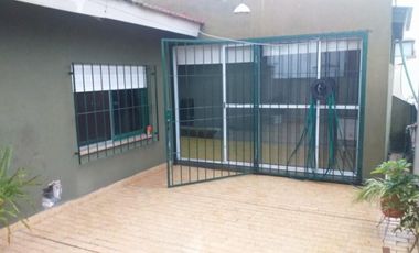 ALQUILER CASA PH DE 4 AMBIENTES CON PATIO