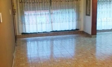 ALQUILER CASA PH DE 4 AMBIENTES CON PATIO