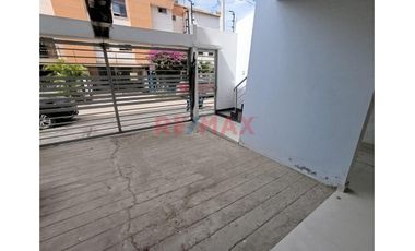 🔰Depa En Venta 📌Sta Maria Del Pinar 🎯Calle Las Diamelas Mz. E #21 ✅Primer Piso ➕Cochera 🚗