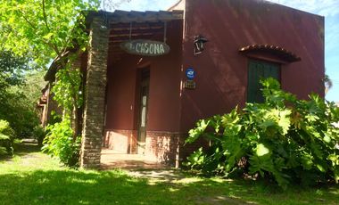 Casa quinta ubicada a 200 metros de Avenida Monteverde y a 500 metros de Avenida Espora .