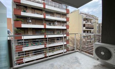 Alquiler depto 2 ambientes con balcón en Caballito