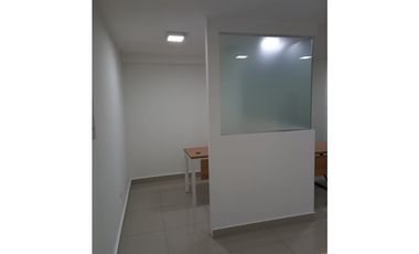 Se Alquilan 3 Oficinas  Cinta Costera Amobladas desde 22 Mts $750.oo