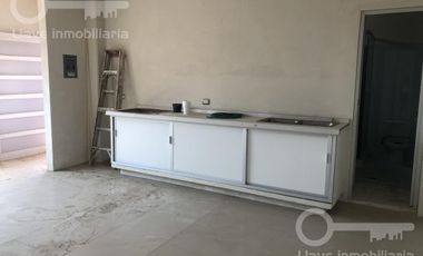 Venta de Edificio Comercial o Renta de Locales y Oficinas en esquina de Calle Altamirano, Col. Playa Sol. Coatzacoalcos, Ver.