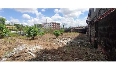 SE ALQUILA TERRENO DE ESQUINA