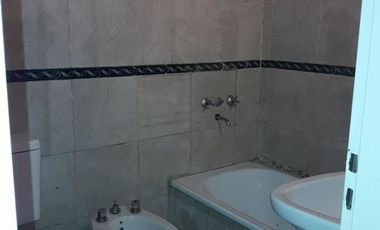 Duplex 3 Ambientes Con Fondo. Oportunidad .