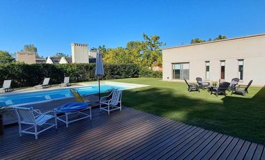 Casa 3 dormitorios en lote de 1800mts2 - Haras del Sur I