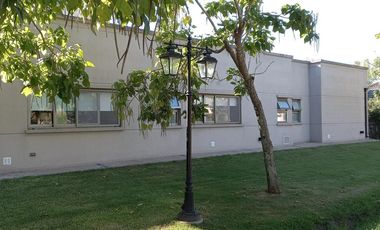 Casa 3 dormitorios en lote de 1800mts2 - Haras del Sur I