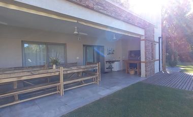 Casa 3 dormitorios en lote de 1800mts2 - Haras del Sur I