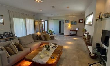 Casa 3 dormitorios en lote de 1800mts2 - Haras del Sur I