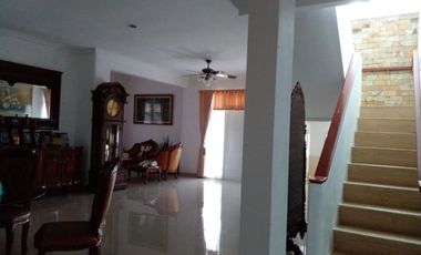 Rumah mewah dalam cluster Kahuripan Bogor