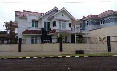 Rumah mewah dalam cluster Kahuripan Bogor