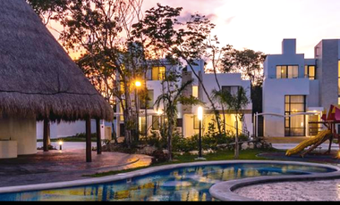 Casa en Residencial con casa club y alberca