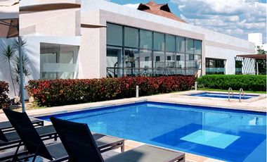 Casa en Residencial con casa club y alberca