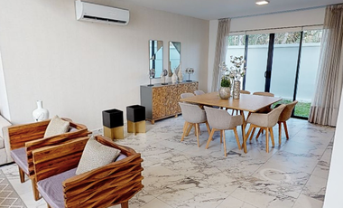 Casa en Residencial con casa club y alberca