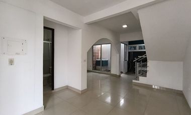 casa en venta en la nueva floresta. Cod V31295
