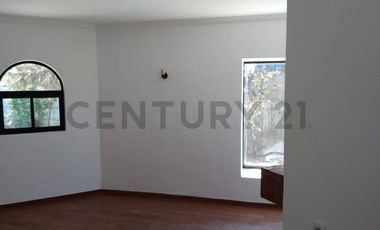 Amplia casa en venta sector lomas de Santa Maria