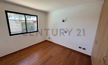 Amplia casa en venta sector lomas de Santa Maria