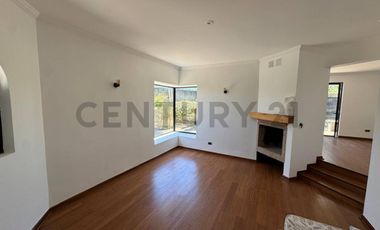 Amplia casa en venta sector lomas de Santa Maria