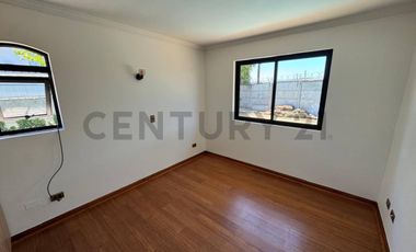 Amplia casa en venta sector lomas de Santa Maria