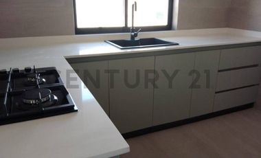 Amplia casa en venta sector lomas de Santa Maria