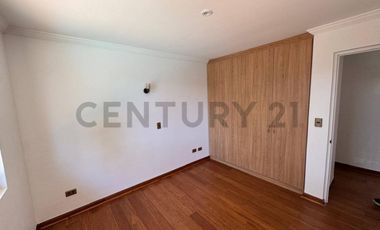 Amplia casa en venta sector lomas de Santa Maria