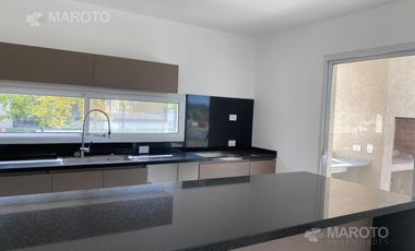 CASA EN VENTA EN EL CANTÓN GOLF - MAROTO PROPIEDADES