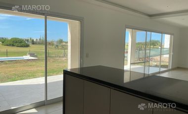 CASA EN VENTA EN EL CANTÓN GOLF - MAROTO PROPIEDADES