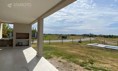 CASA EN VENTA EN EL CANTÓN GOLF - MAROTO PROPIEDADES