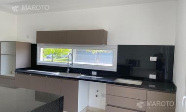 CASA EN VENTA EN EL CANTÓN GOLF - MAROTO PROPIEDADES