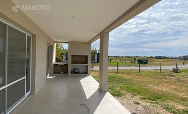 CASA EN VENTA EN EL CANTÓN GOLF - MAROTO PROPIEDADES