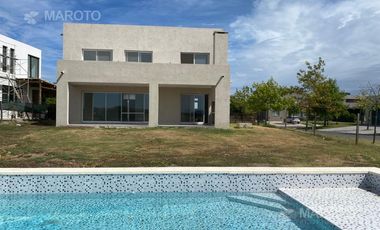 CASA EN VENTA EN EL CANTÓN GOLF - MAROTO PROPIEDADES