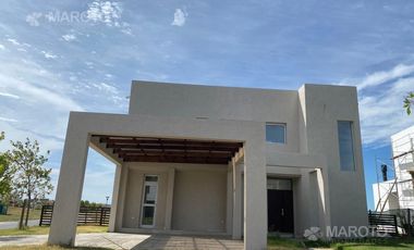 CASA EN VENTA EN EL CANTÓN GOLF - MAROTO PROPIEDADES