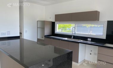 CASA EN VENTA EN EL CANTÓN GOLF - MAROTO PROPIEDADES