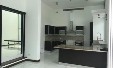 VENTA CASA  ALTOS DEL GOLF