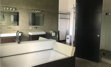 VENTA CASA  ALTOS DEL GOLF
