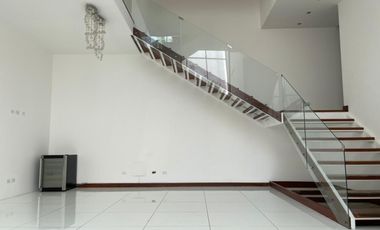 VENTA CASA  ALTOS DEL GOLF